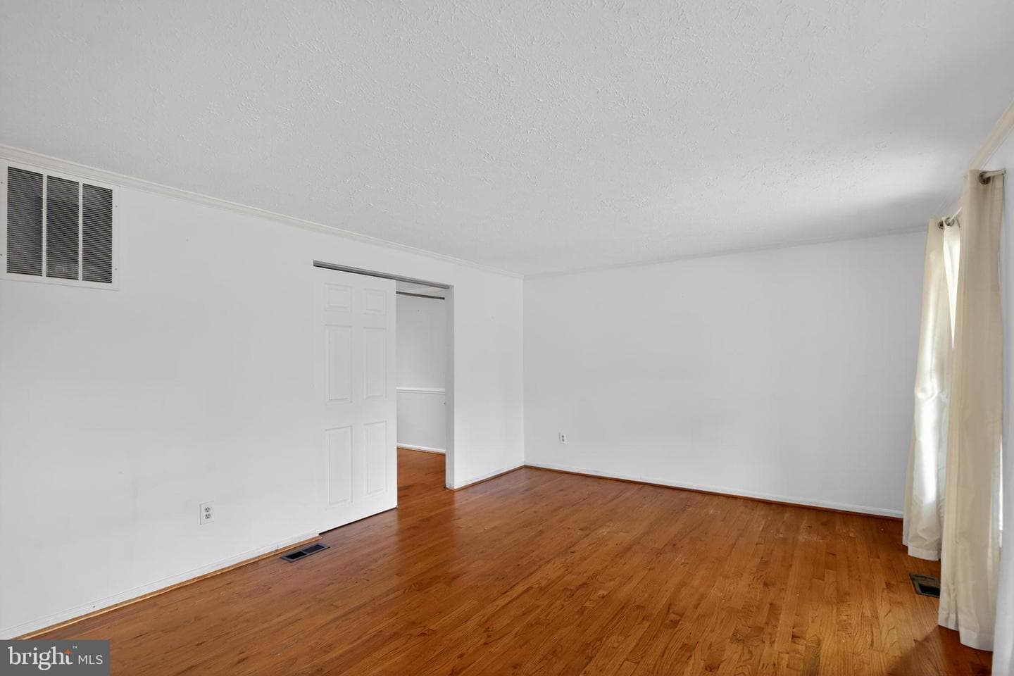 4884 Tobacco Way photo 4