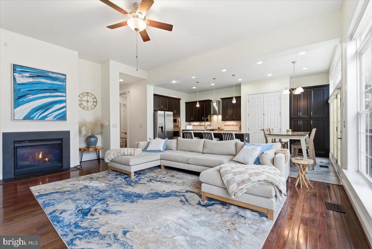 16216 Radburn Street photo 4