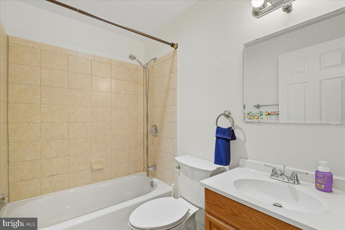 16216 Radburn Street photo 46