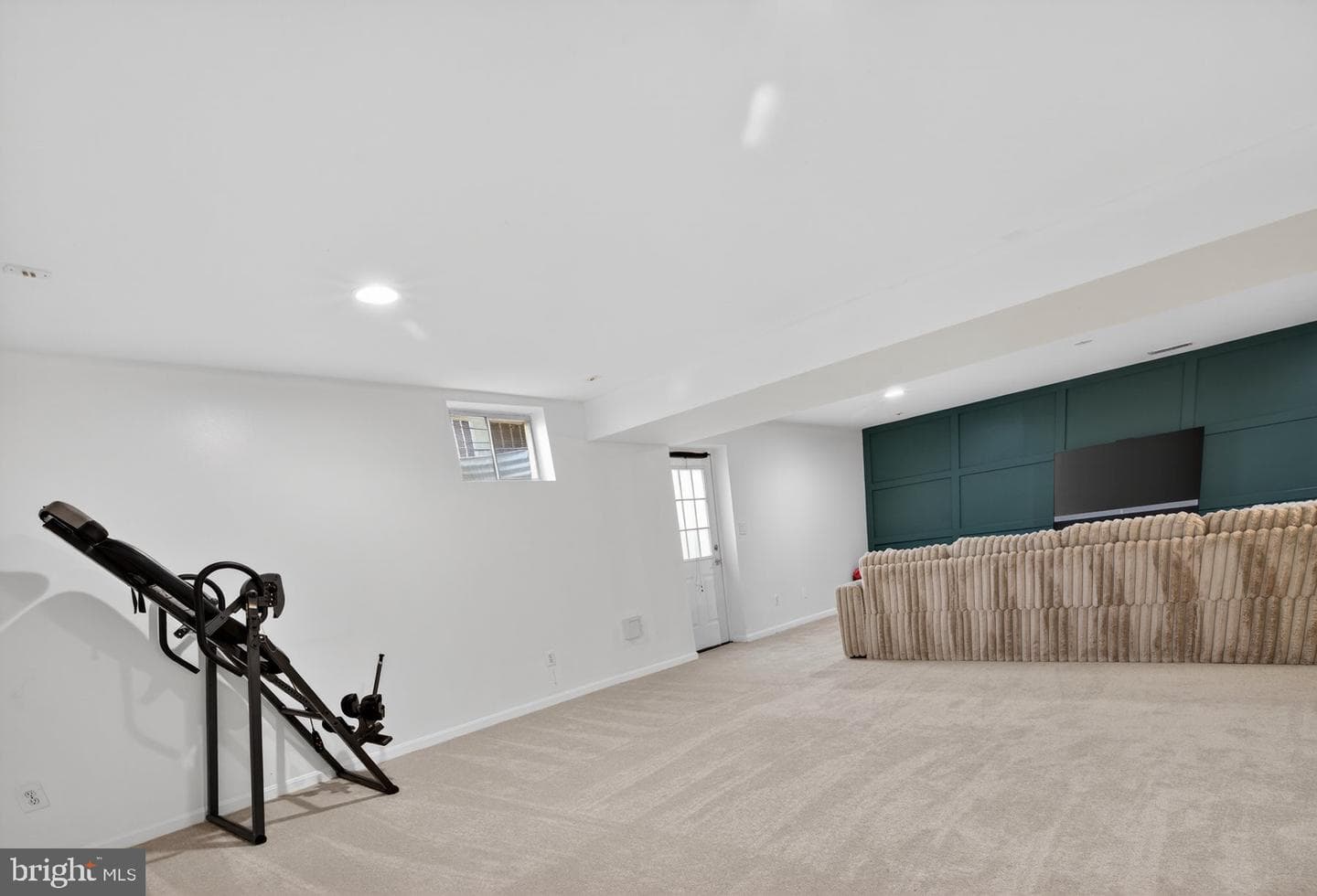 9876 Airedale Court photo 34