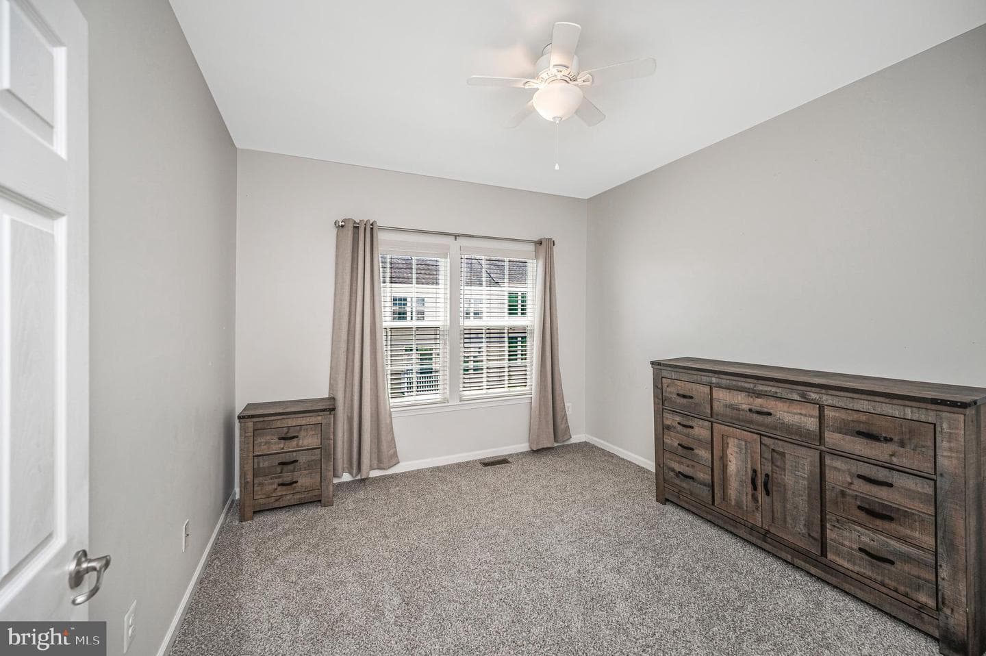 15057 Leicestershire Street photo 22