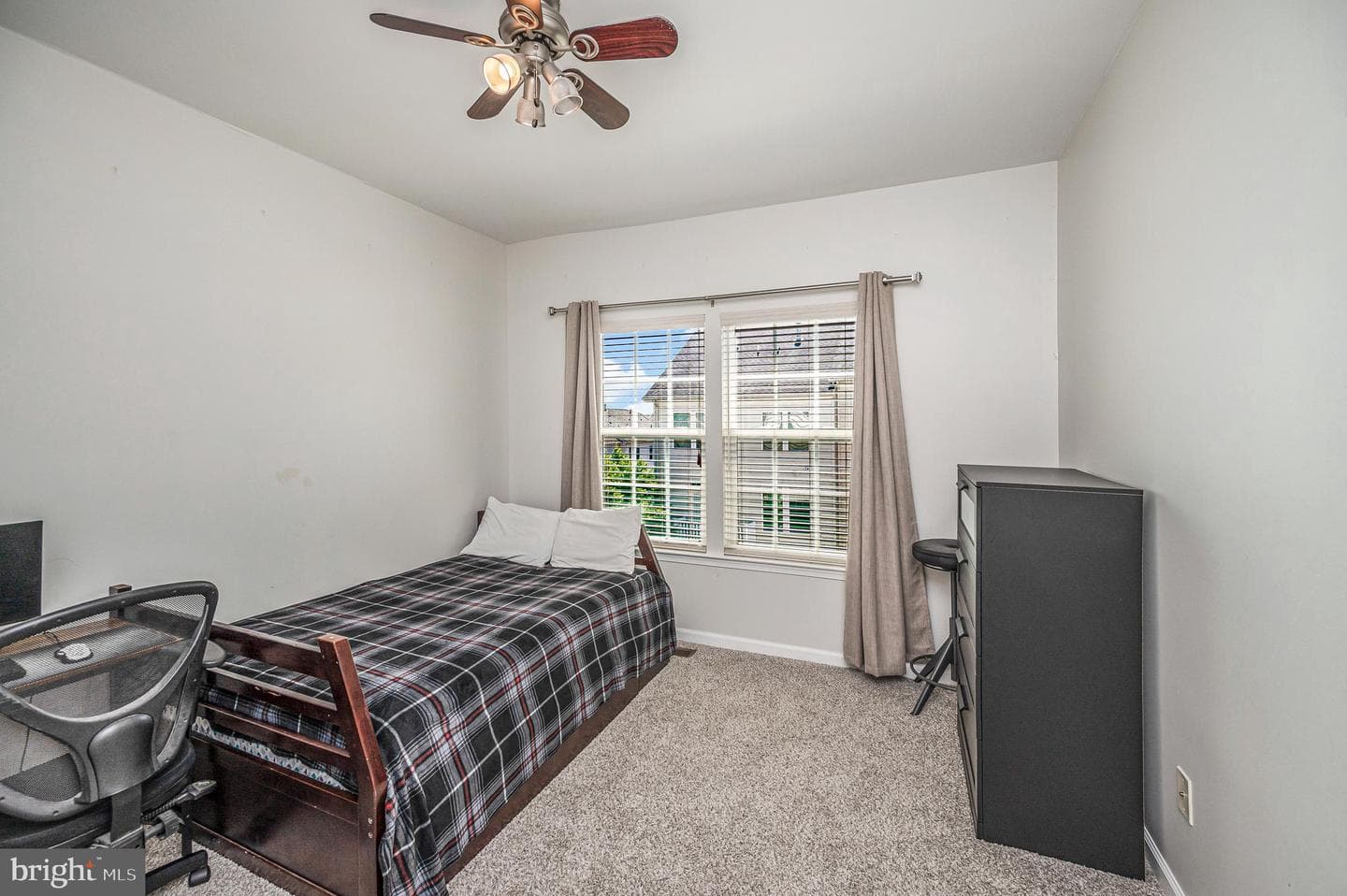 15057 Leicestershire Street photo 24