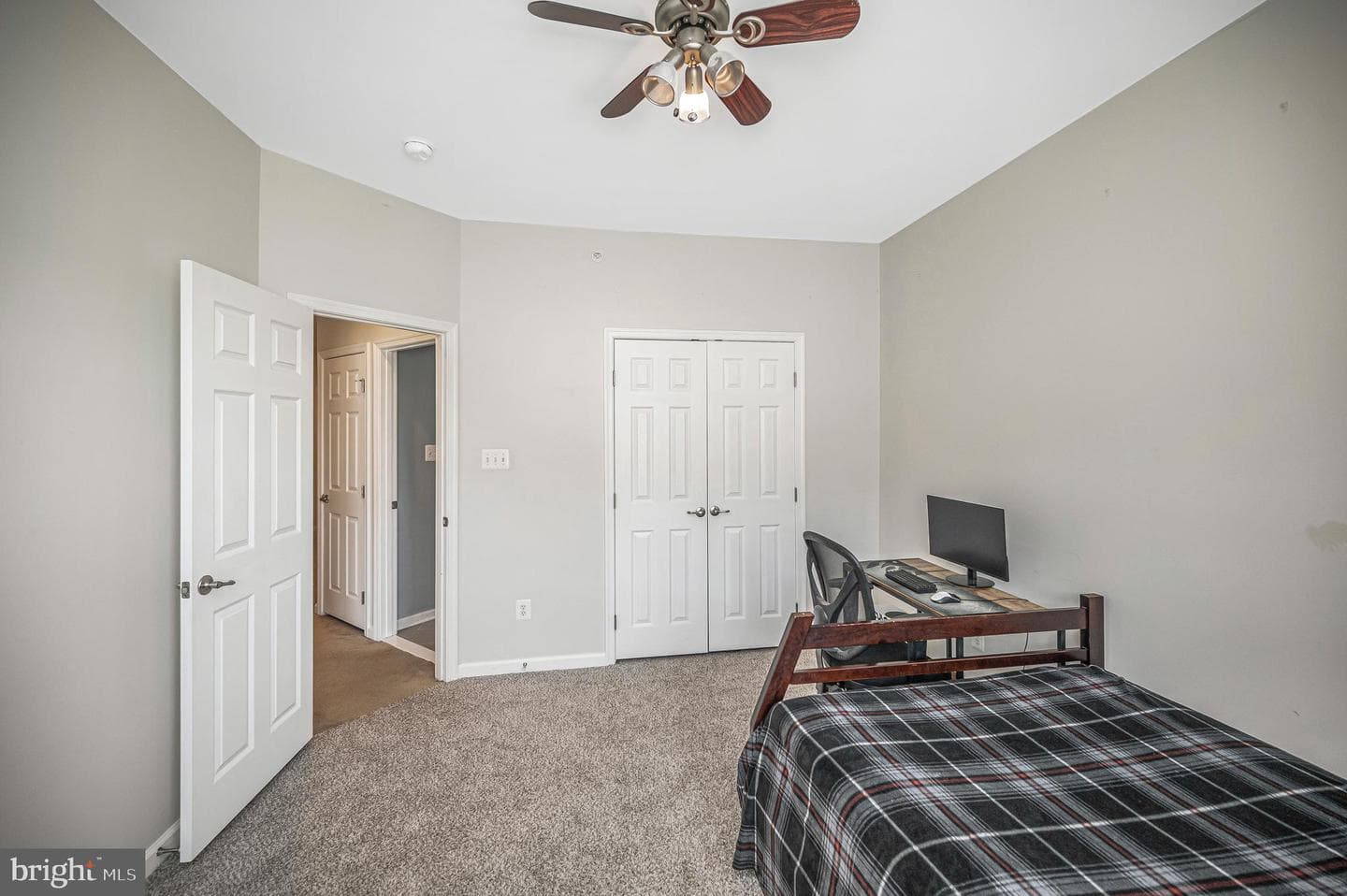 15057 Leicestershire Street photo 25