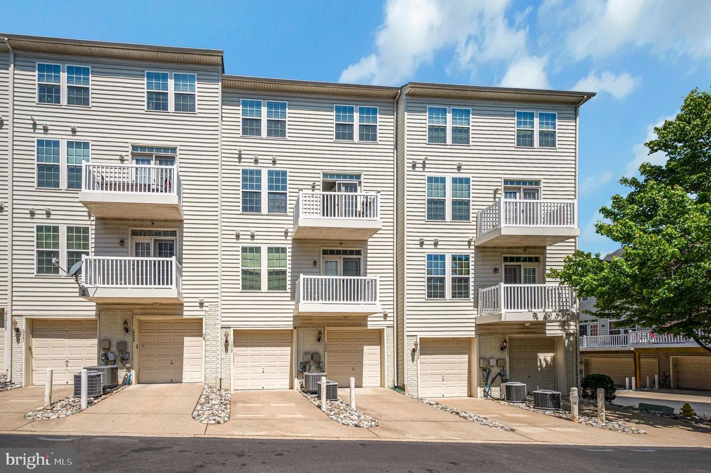 15057 Leicestershire Street photo 31