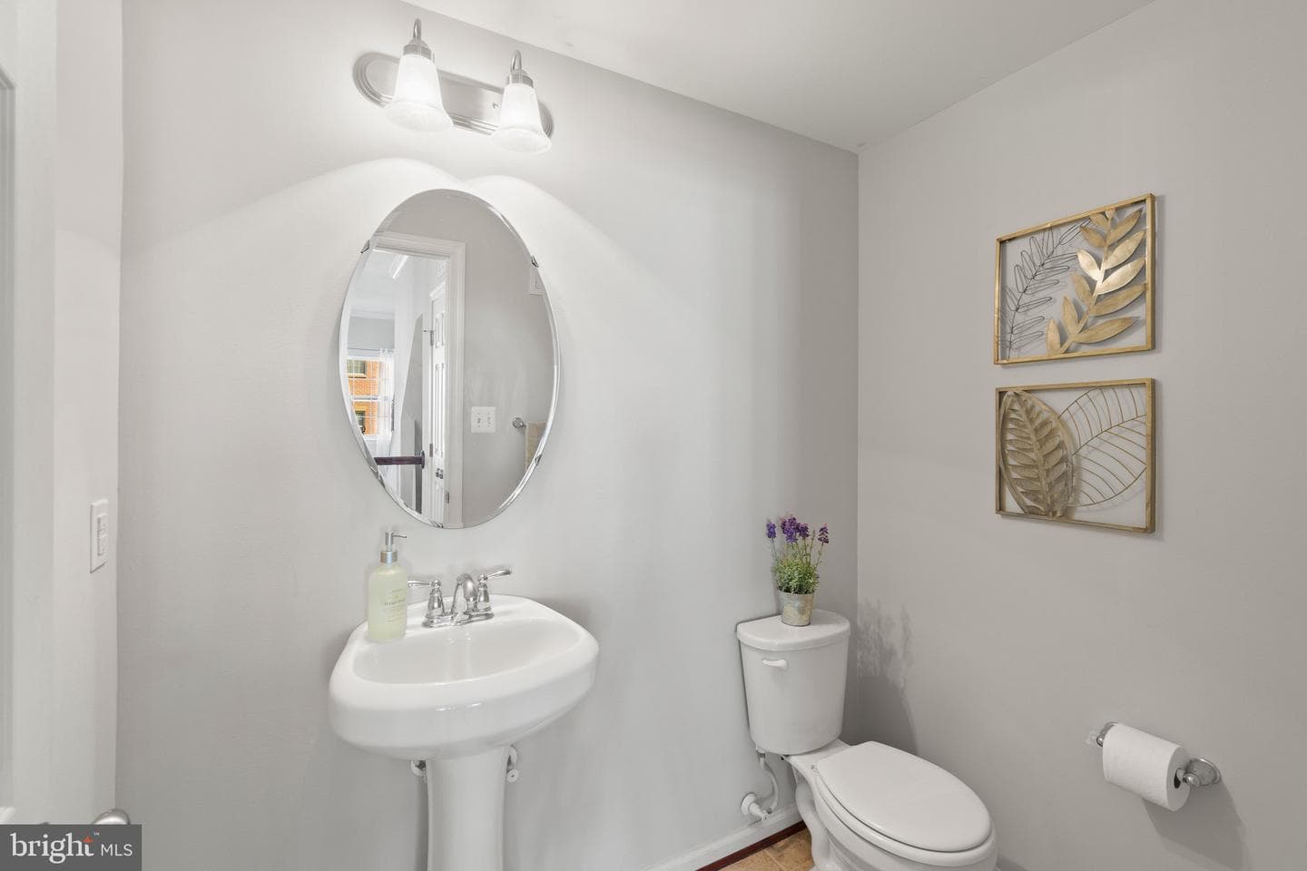 2511 Eastbourne Drive photo 6