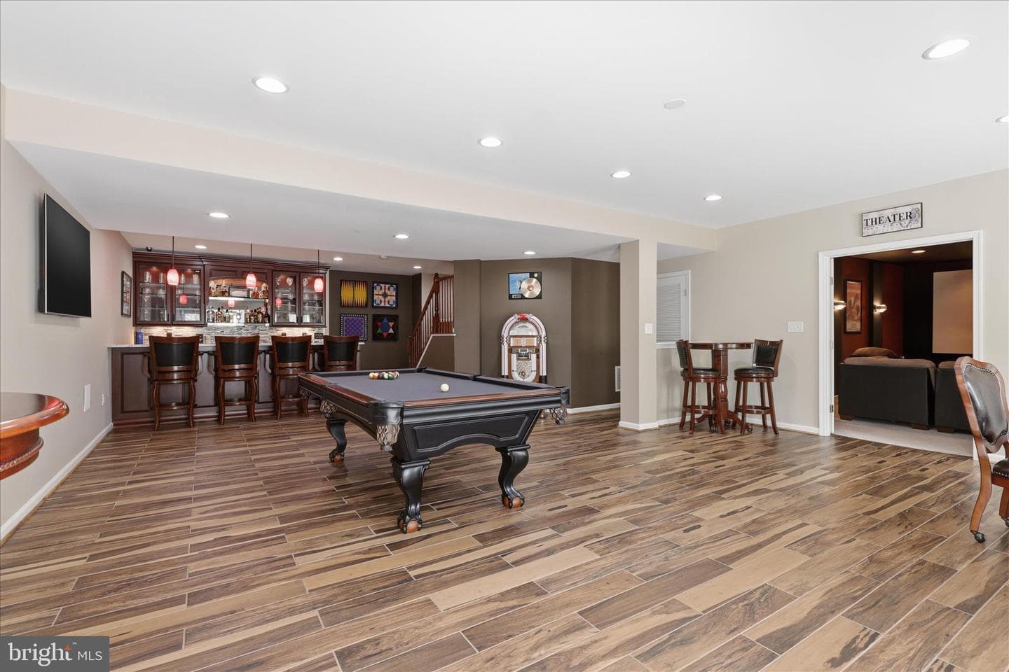 16603 Space More Circle photo 55