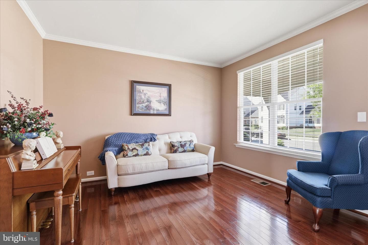 16603 Space More Circle photo 7