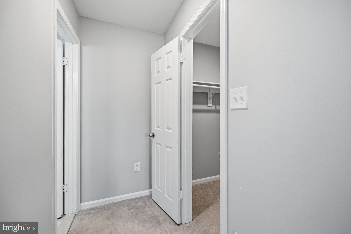 6079 Ponhill Dr photo 34