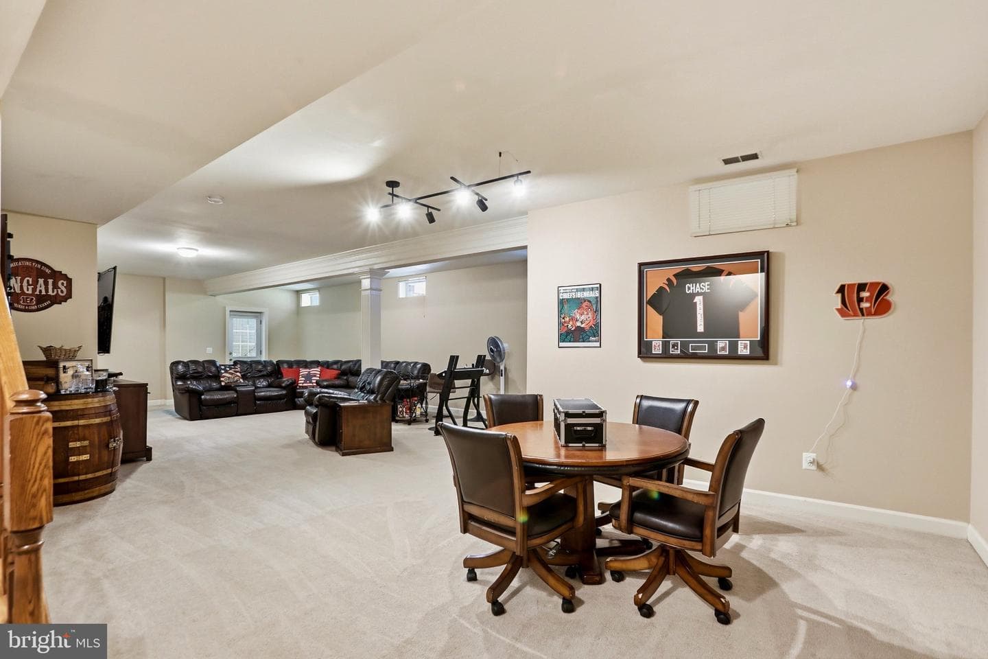 7858 Meadowgate Drive photo 30