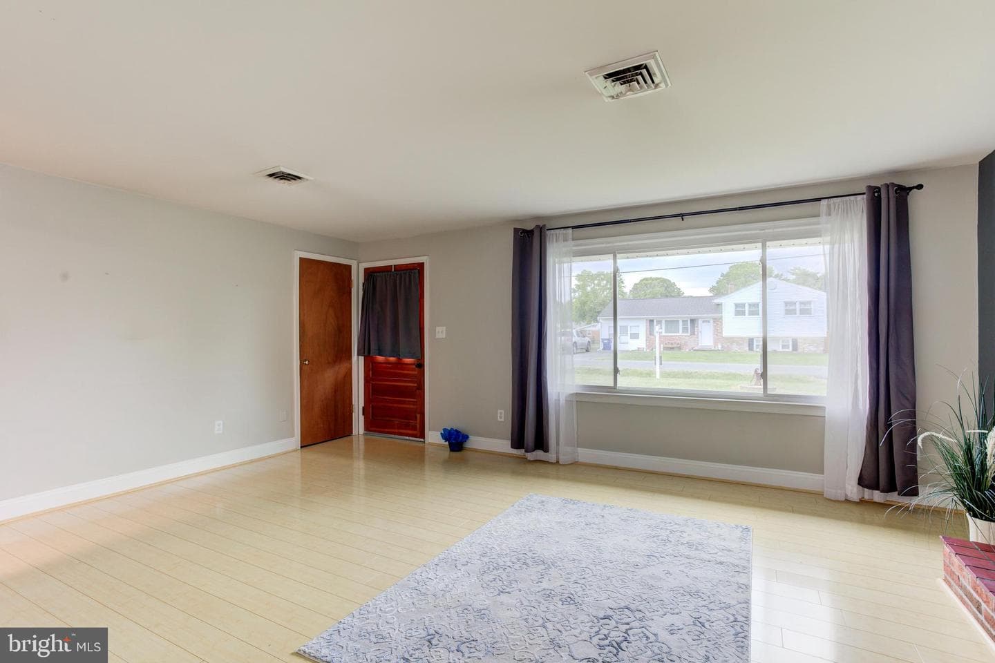 1105 Laurel Street photo 2