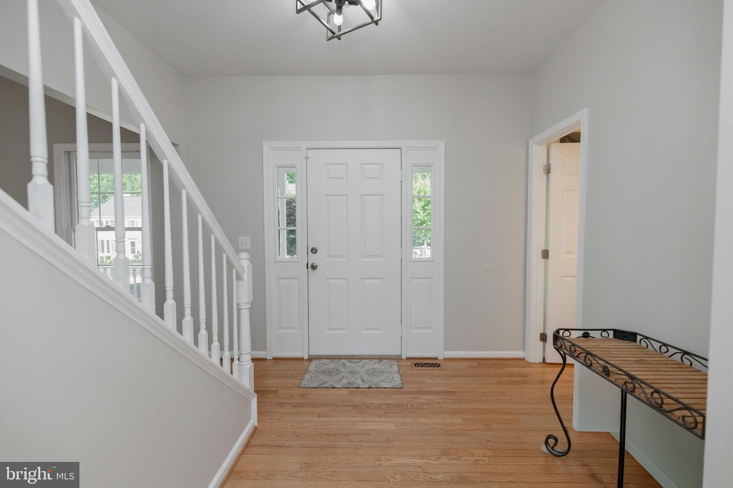 2052 Jennings Street photo 4