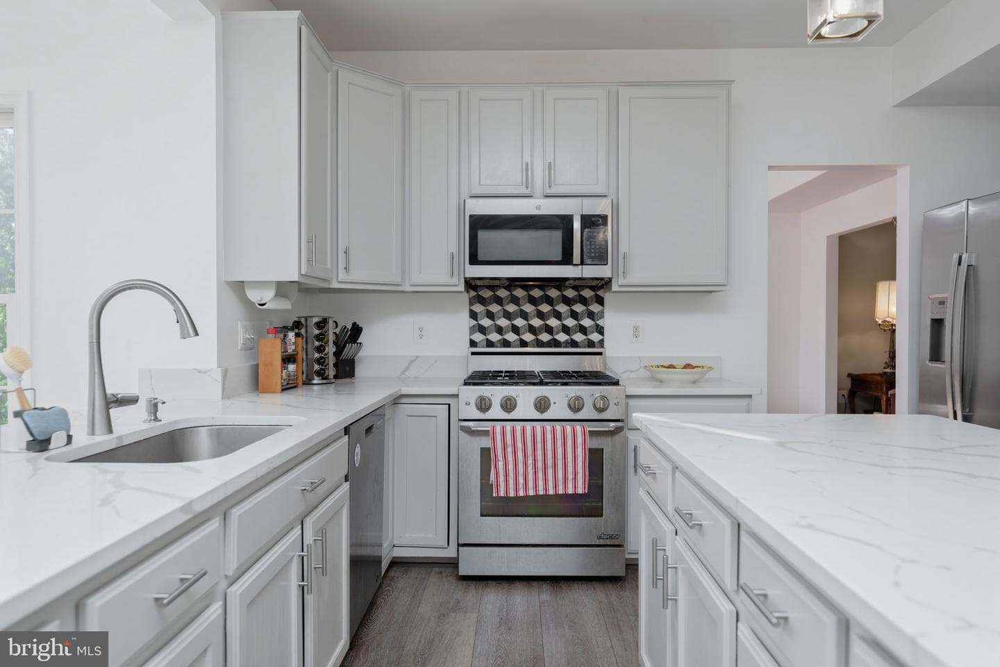 2052 Jennings Street photo 5