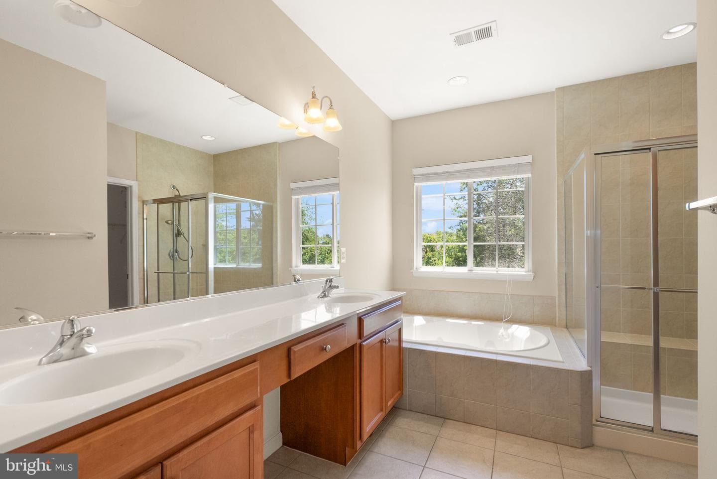 5484 Amberview Court photo 37