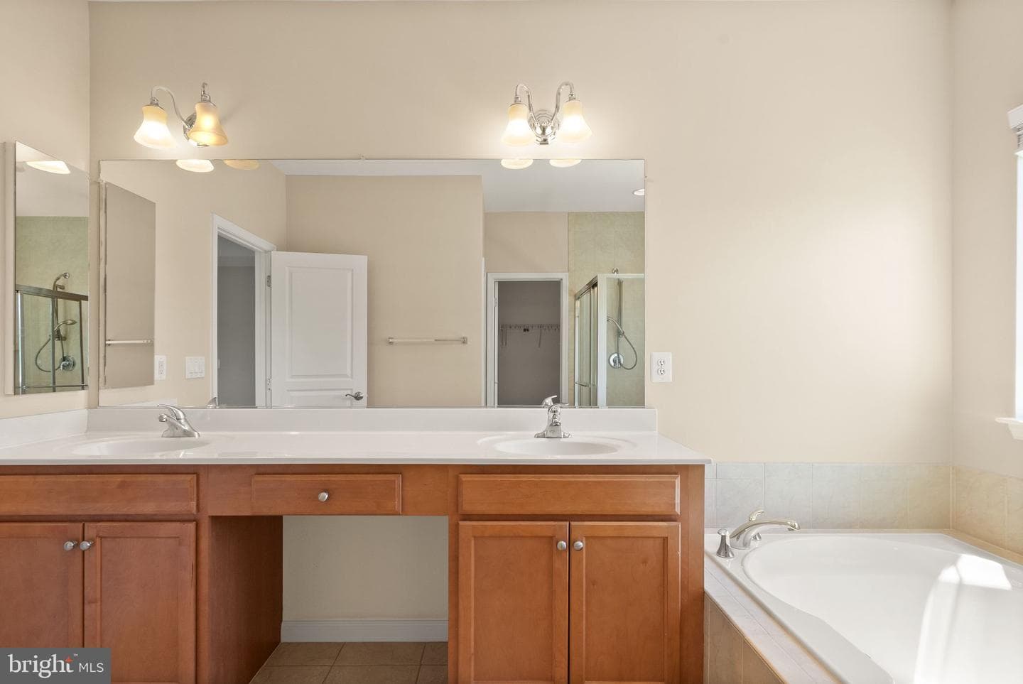 5484 Amberview Court photo 39