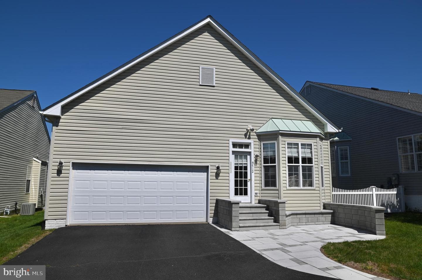 9712 Seafield Place photo 2
