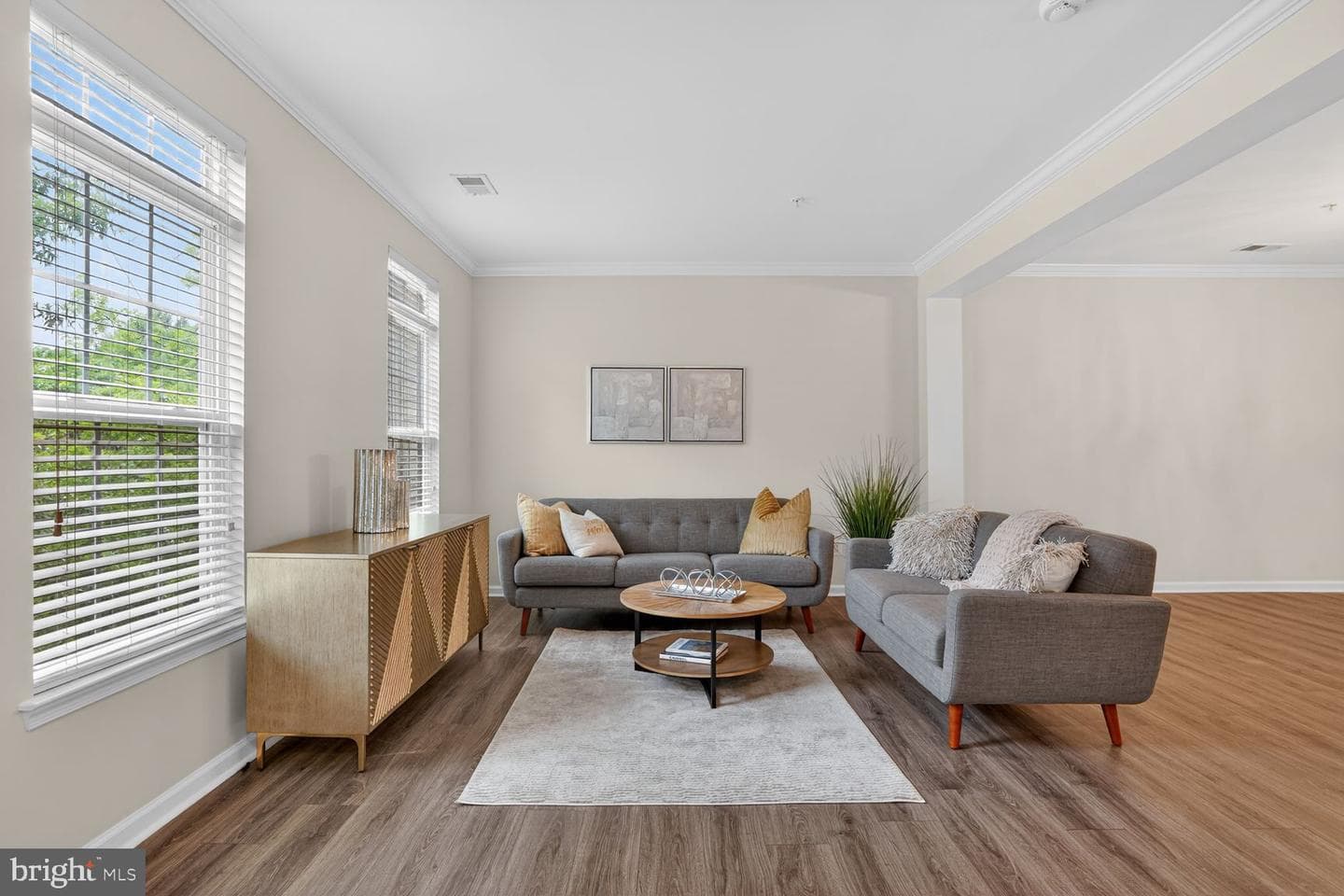 2621 Eastbourne Drive photo 4