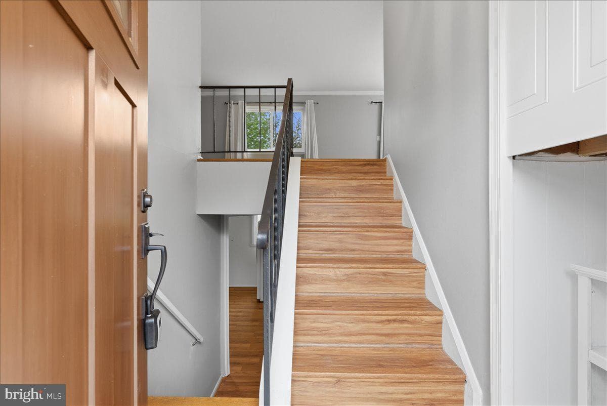7987 Deward Court photo 4