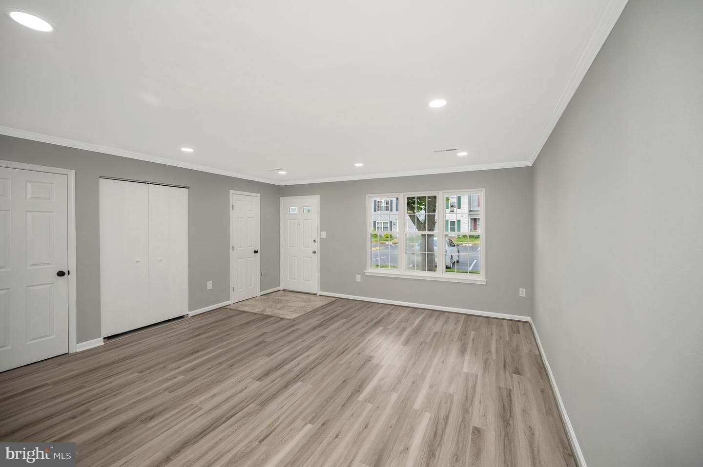 3634 Dahlgren Place photo 9