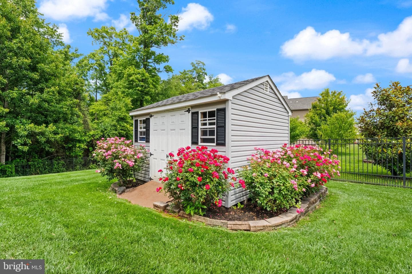 6874 Noyes Avenue photo 43