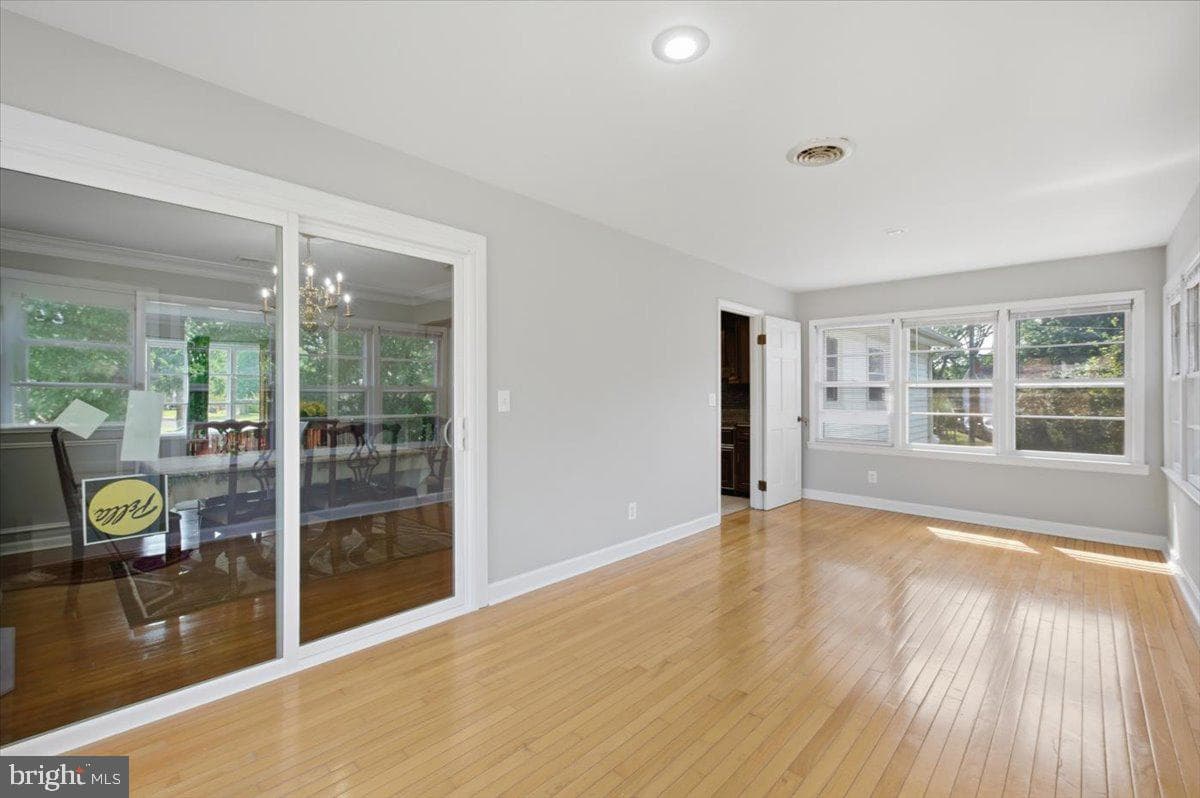 9933 Loudoun Ave photo 13