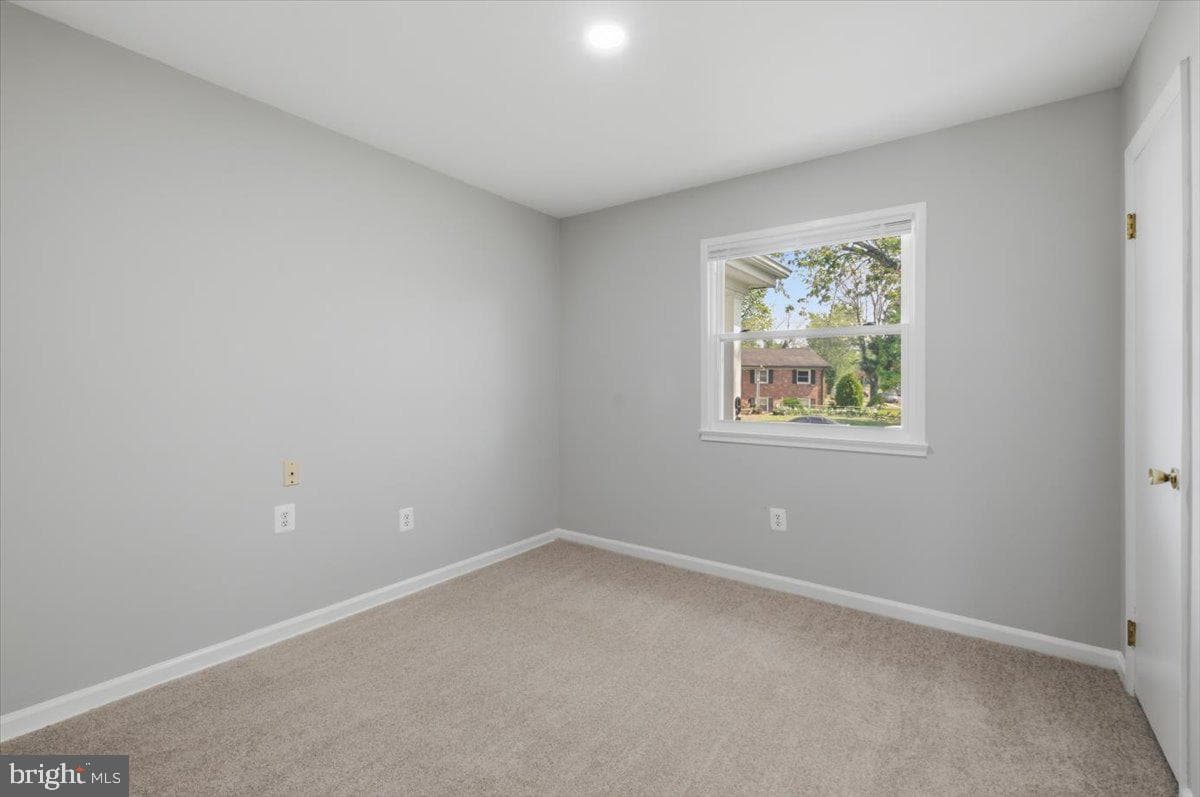 9933 Loudoun Ave photo 15