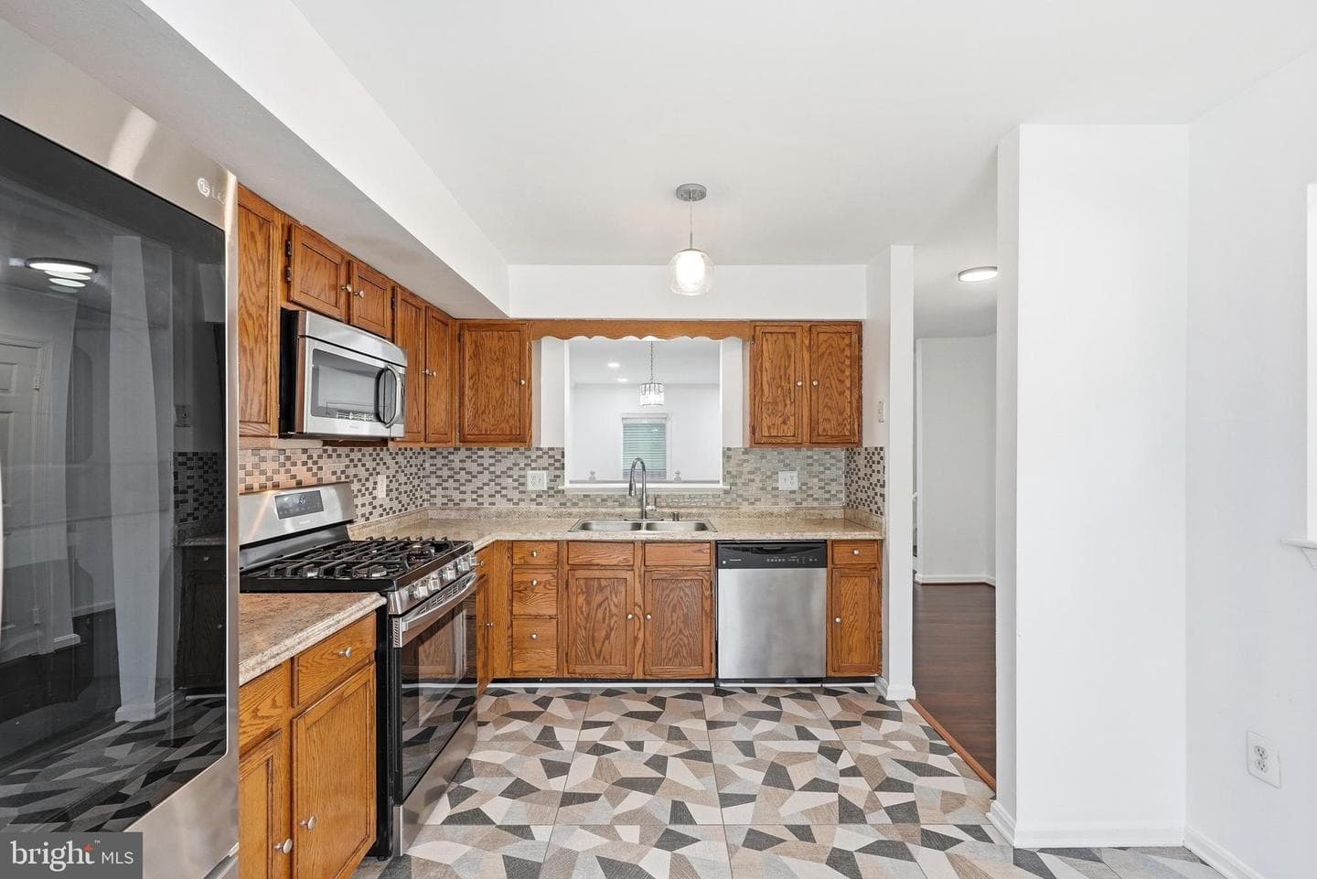 4213 Devonwood Way photo 7