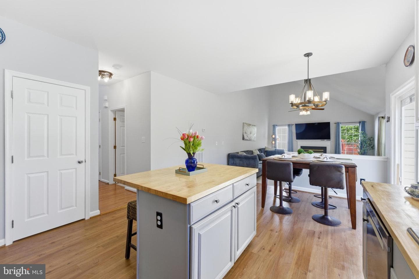 14889 Greenhill Crossing Drive photo 23