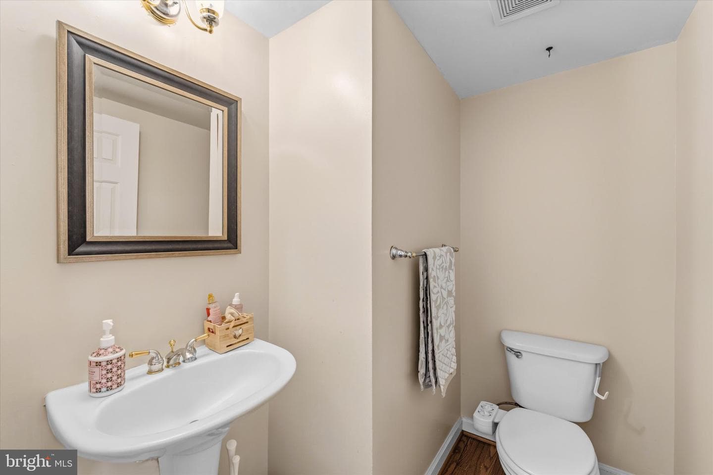 7236 Winnipeg Court photo 6