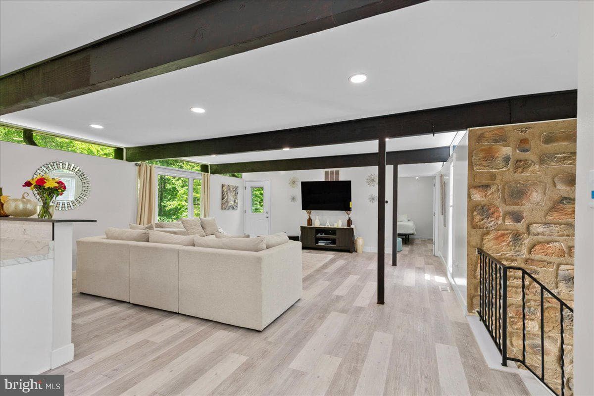 7200 Ridgeway Dr photo 11