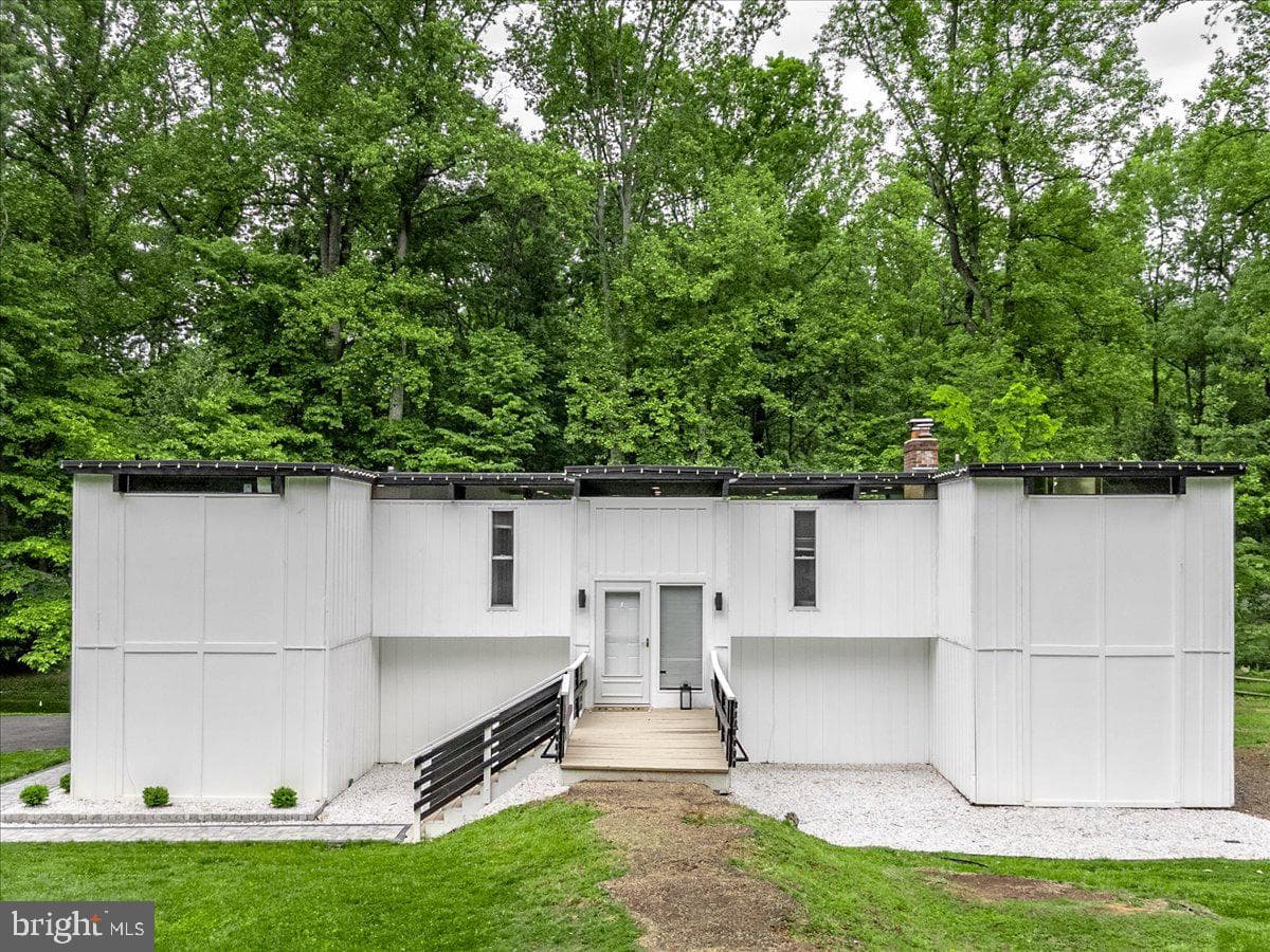 7200 Ridgeway Dr photo 4