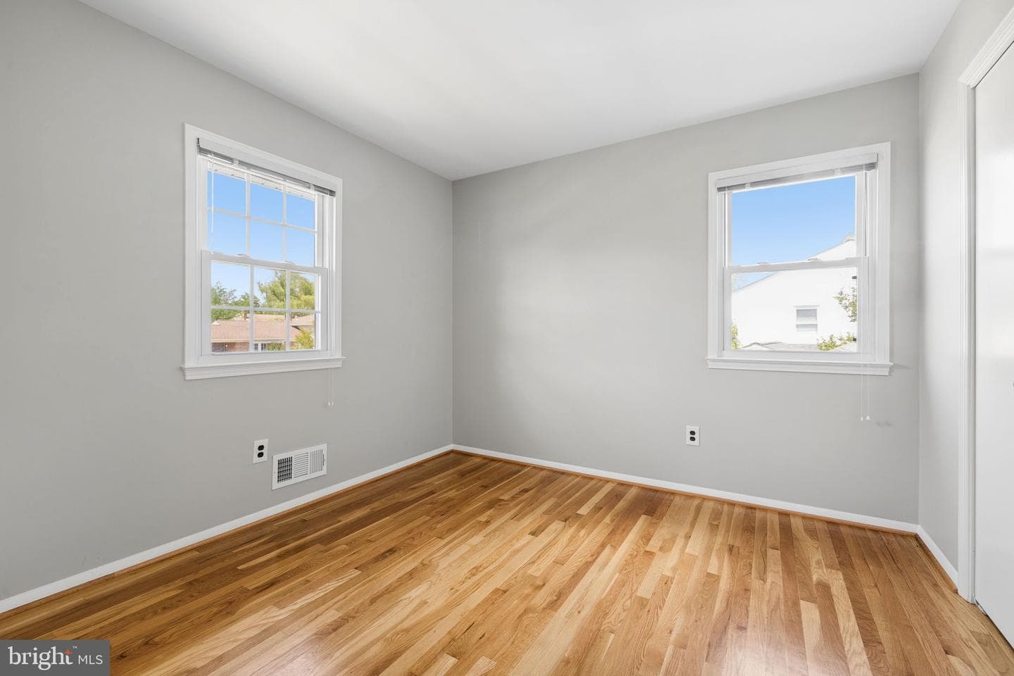 9803 Greenview Lane photo 13