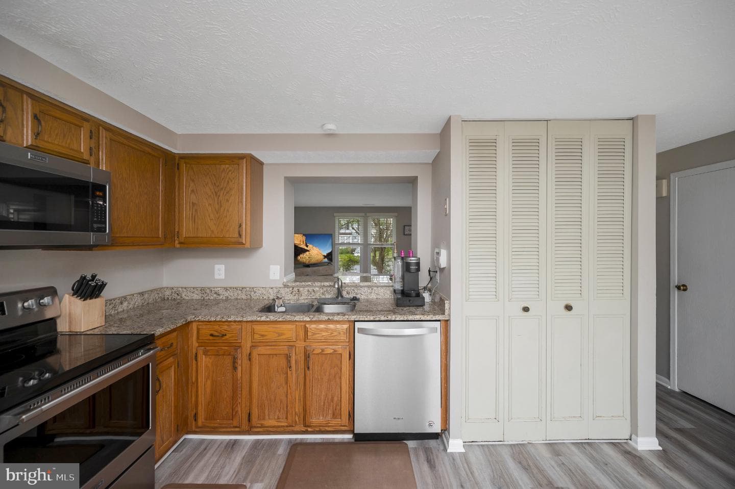 4686 Whitely Court photo 12
