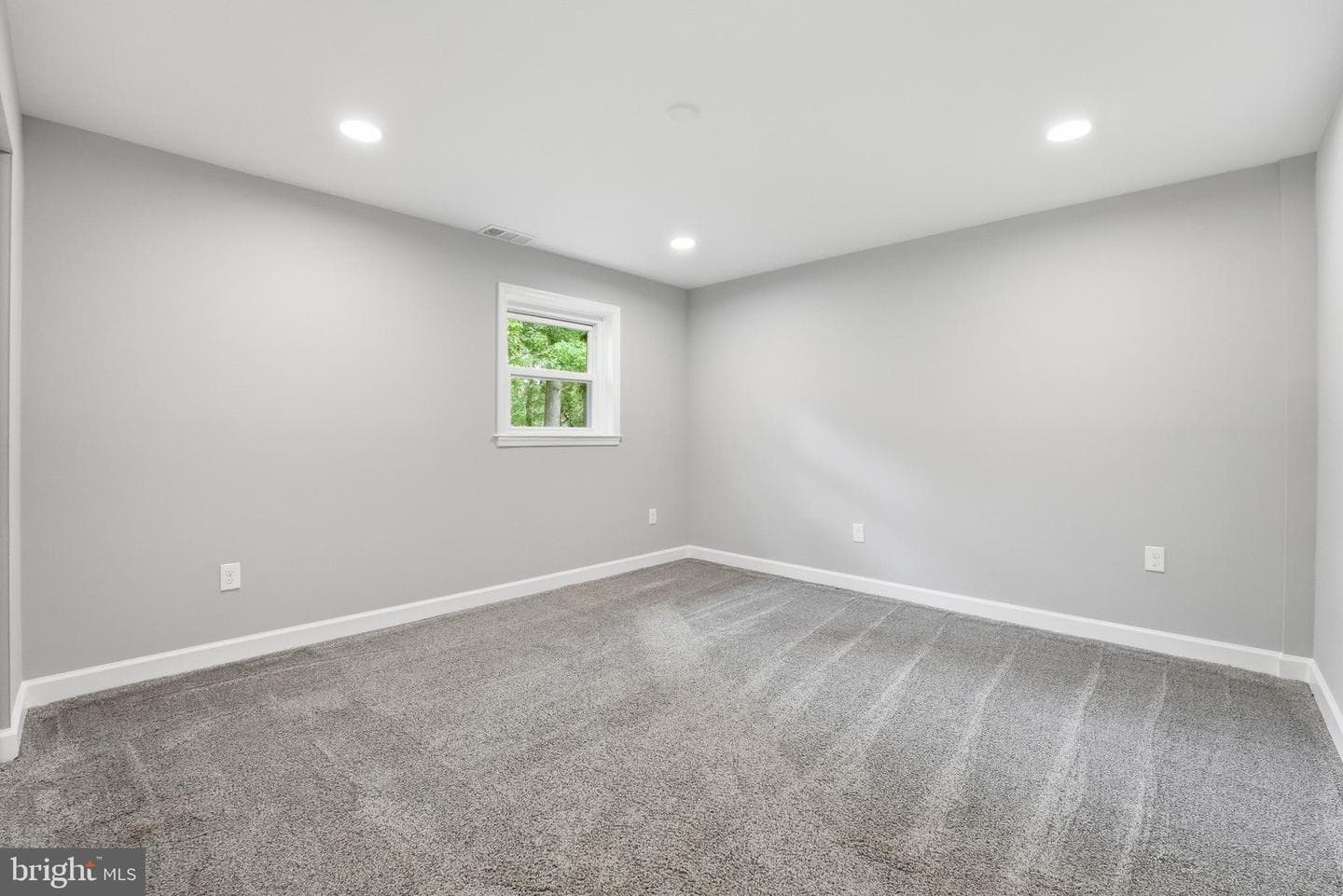 7410 Roxbury Avenue photo 30