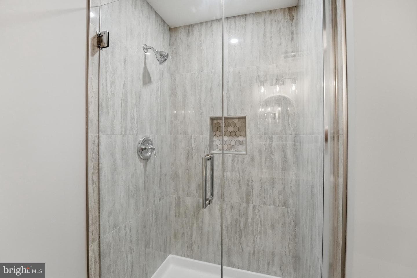 7410 Roxbury Avenue photo 34
