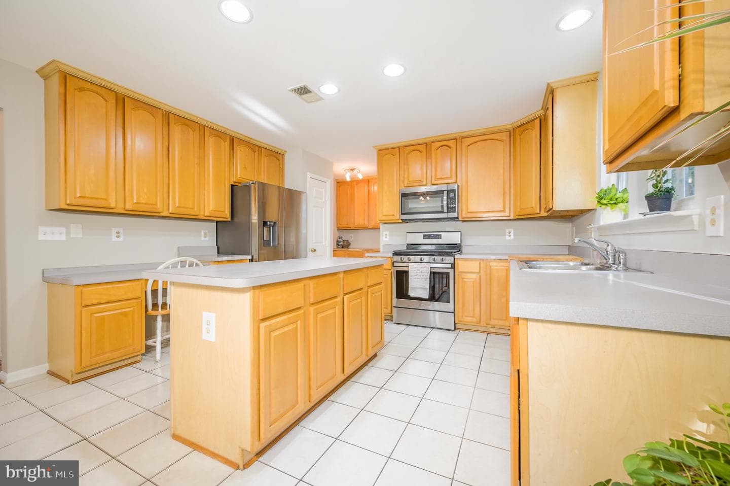 4929 Frishman Court photo 15