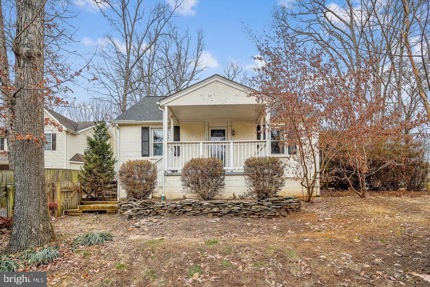 18418 Woodland Dr photo 1