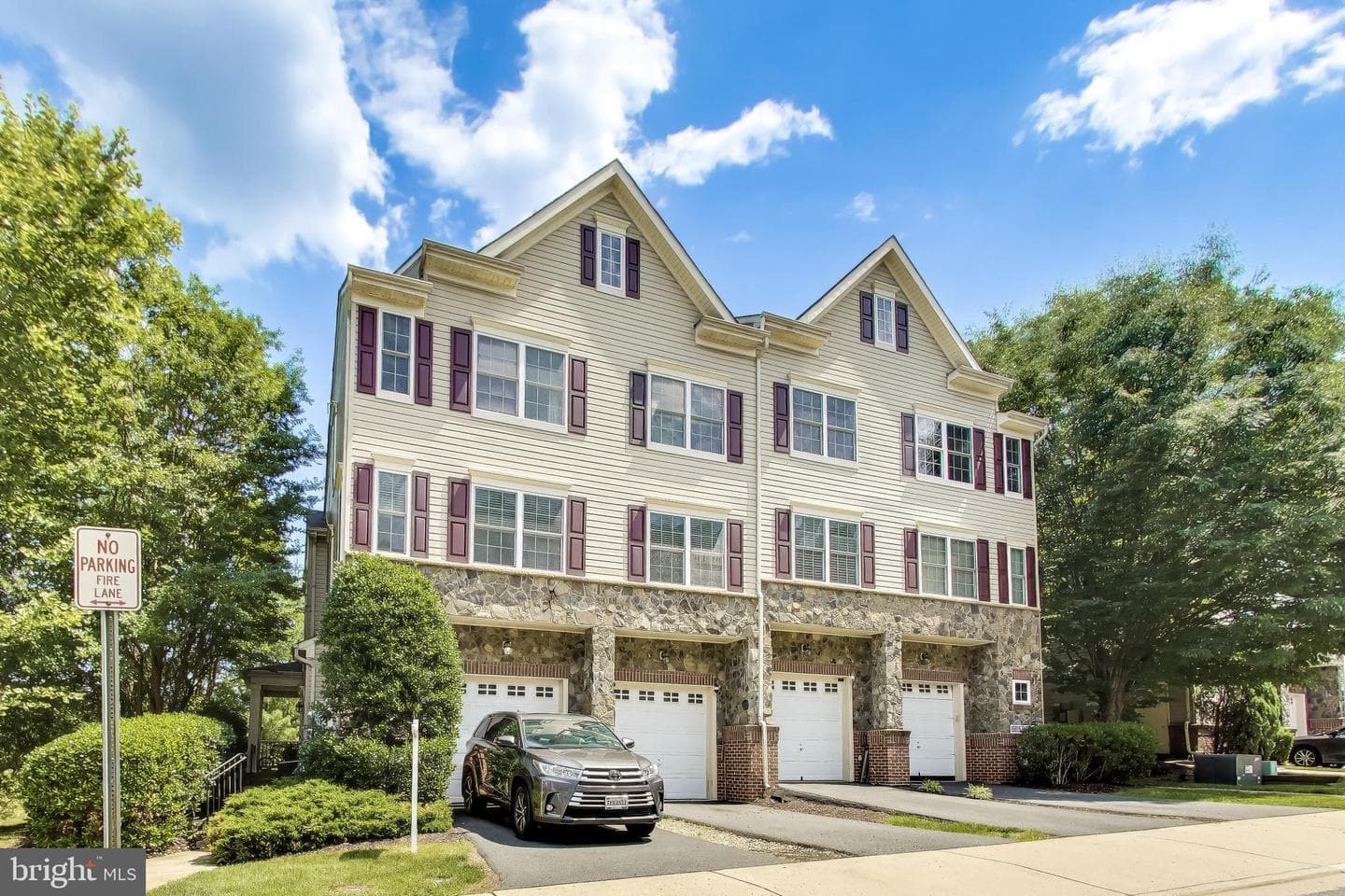 16815 Nuttal Oak Place photo 3