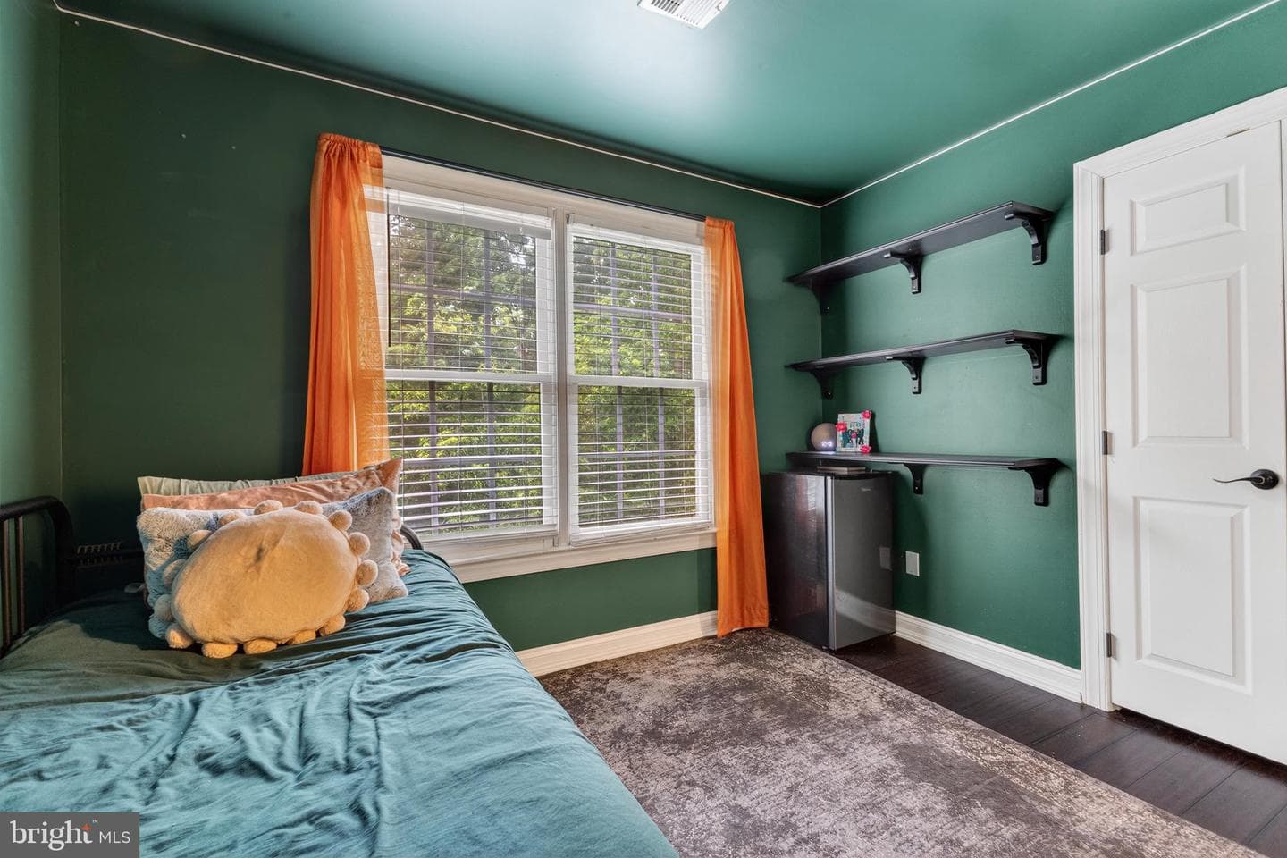 8020 Amsterdam Court photo 46