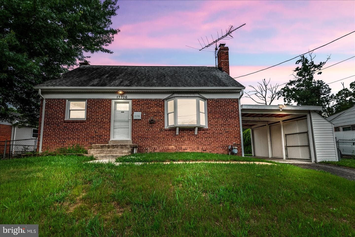 13706 Botts Ave photo 2