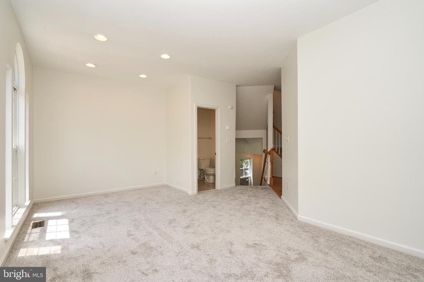 10196 Pale Rose Loop photo 17