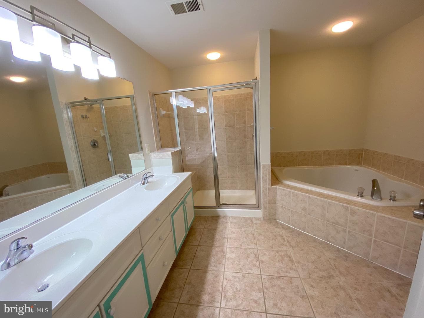 13822 Custis Square photo 14