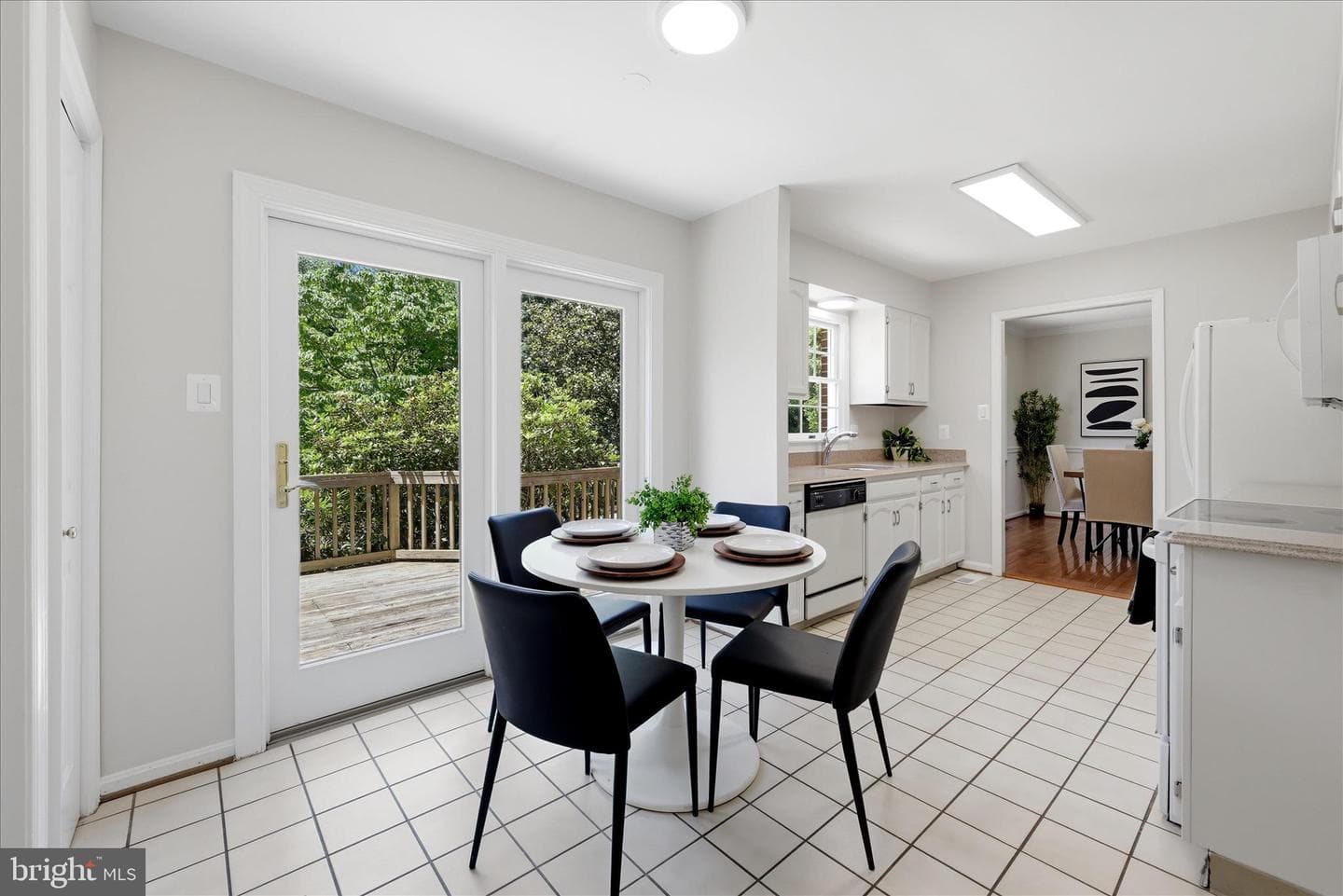 4556 Lawnvale Drive photo 4