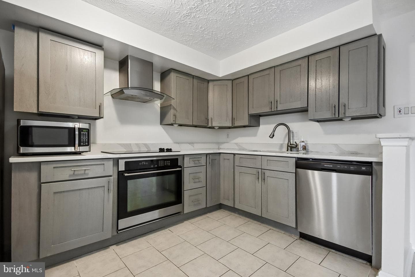 14736 Winding Loop photo 4