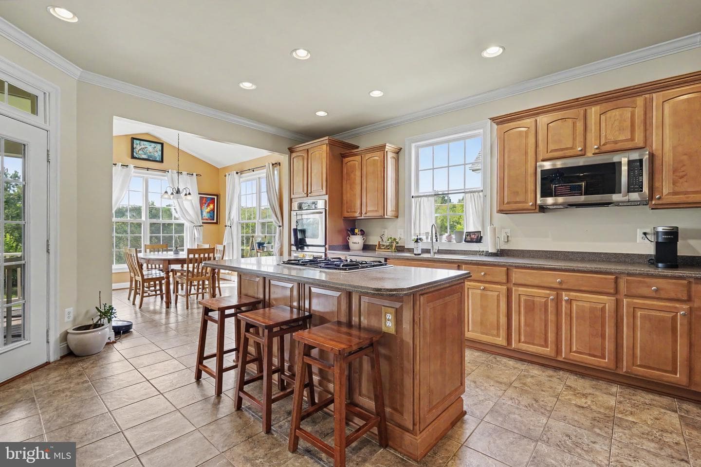 6657 Oakton Avenue photo 9