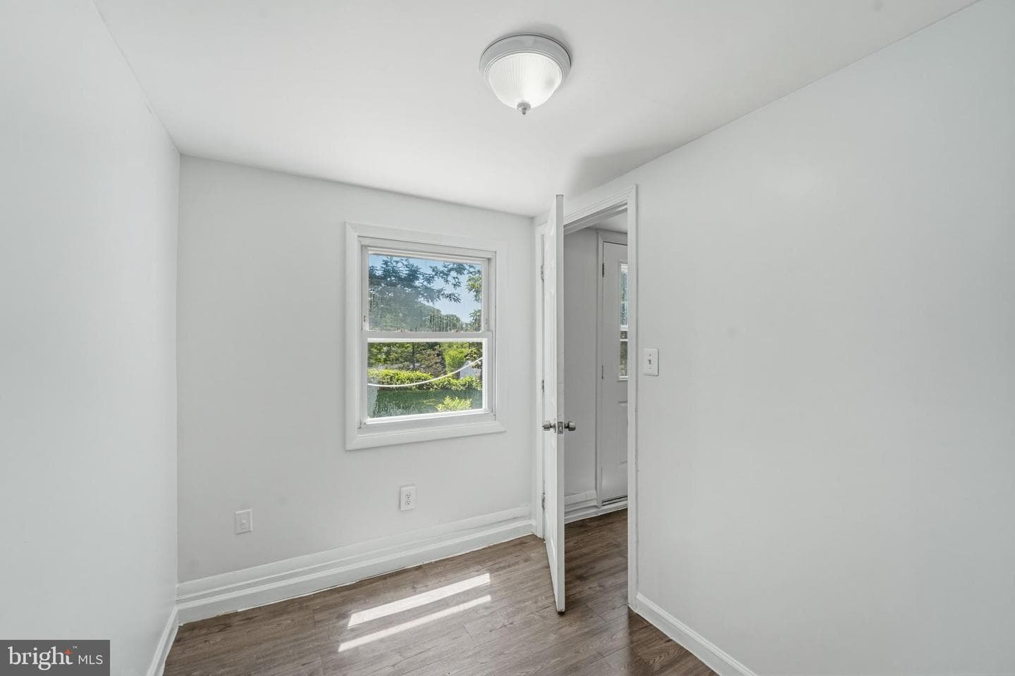 14209 Essex Drive photo 32