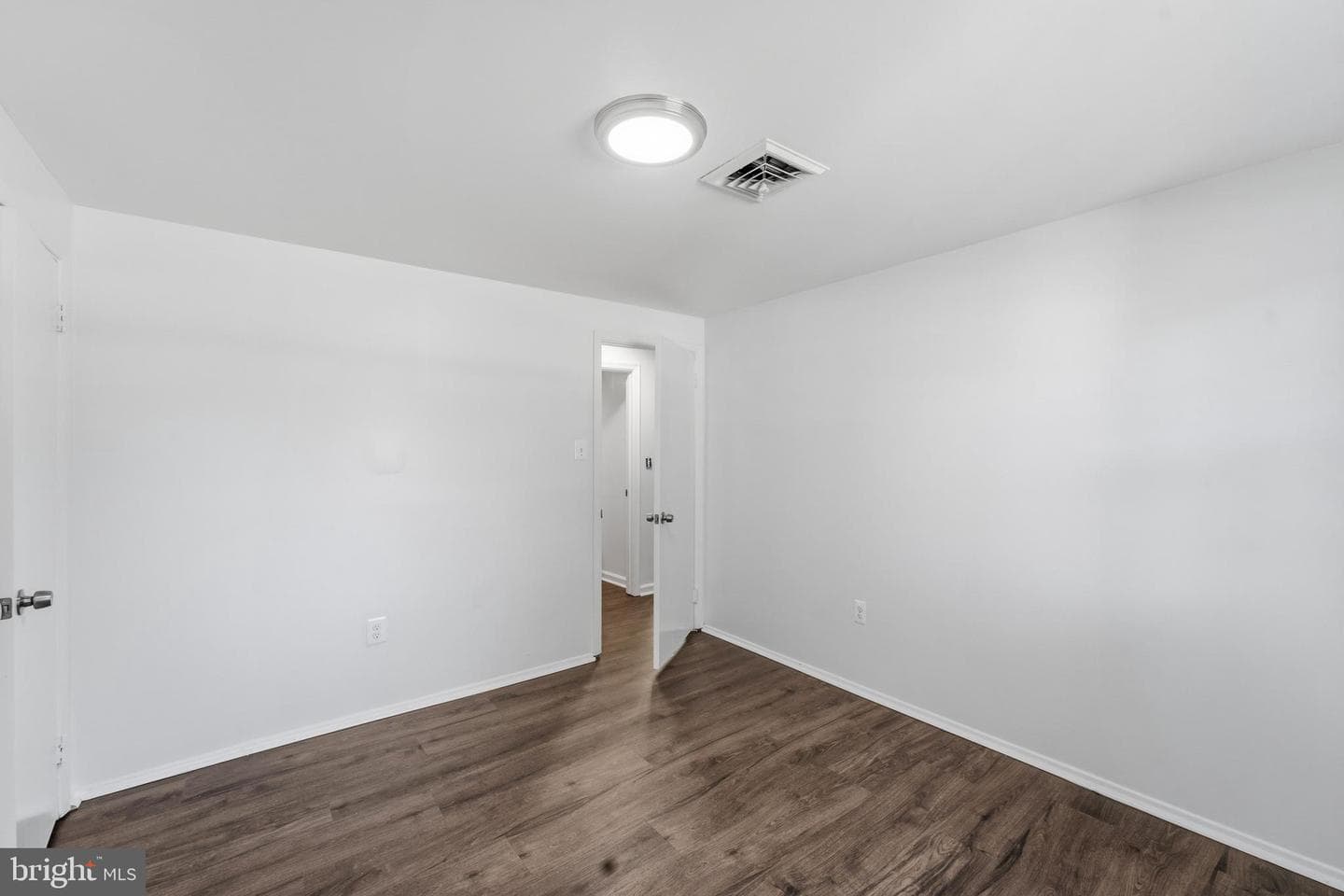 14209 Essex Drive photo 34