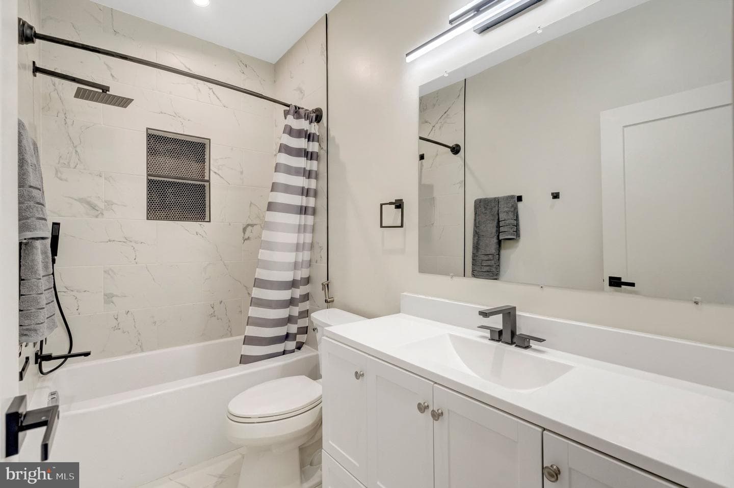 8709 Yorkshire Lane photo 18