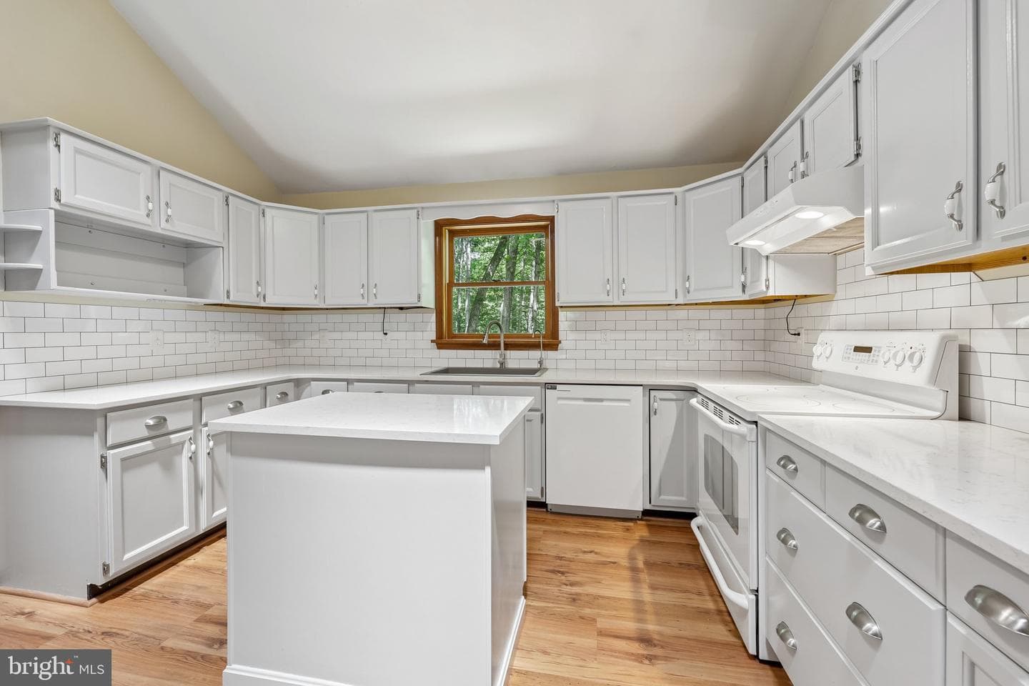 13437 Bristow Road photo 18