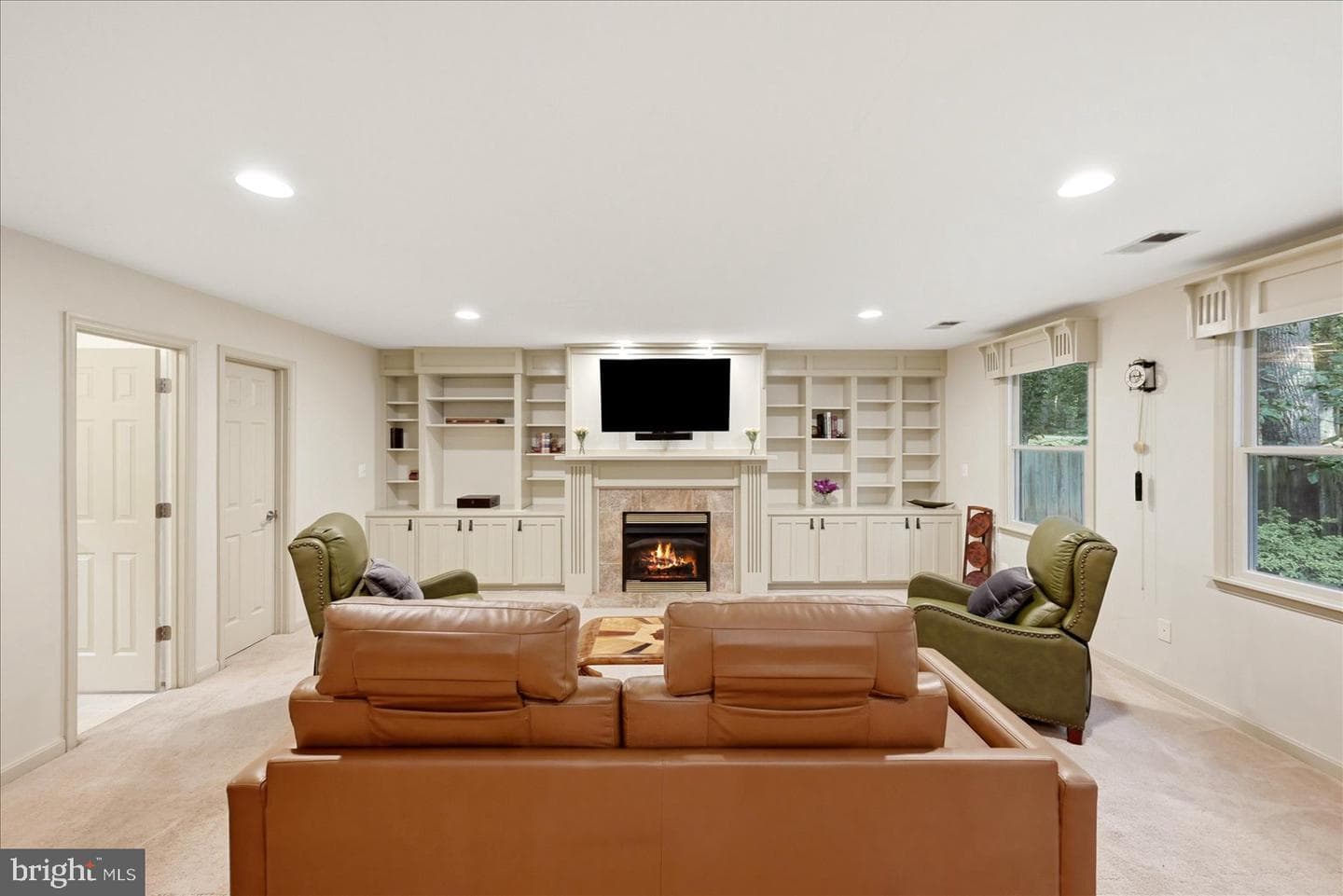 7366 Chardon Court photo 4