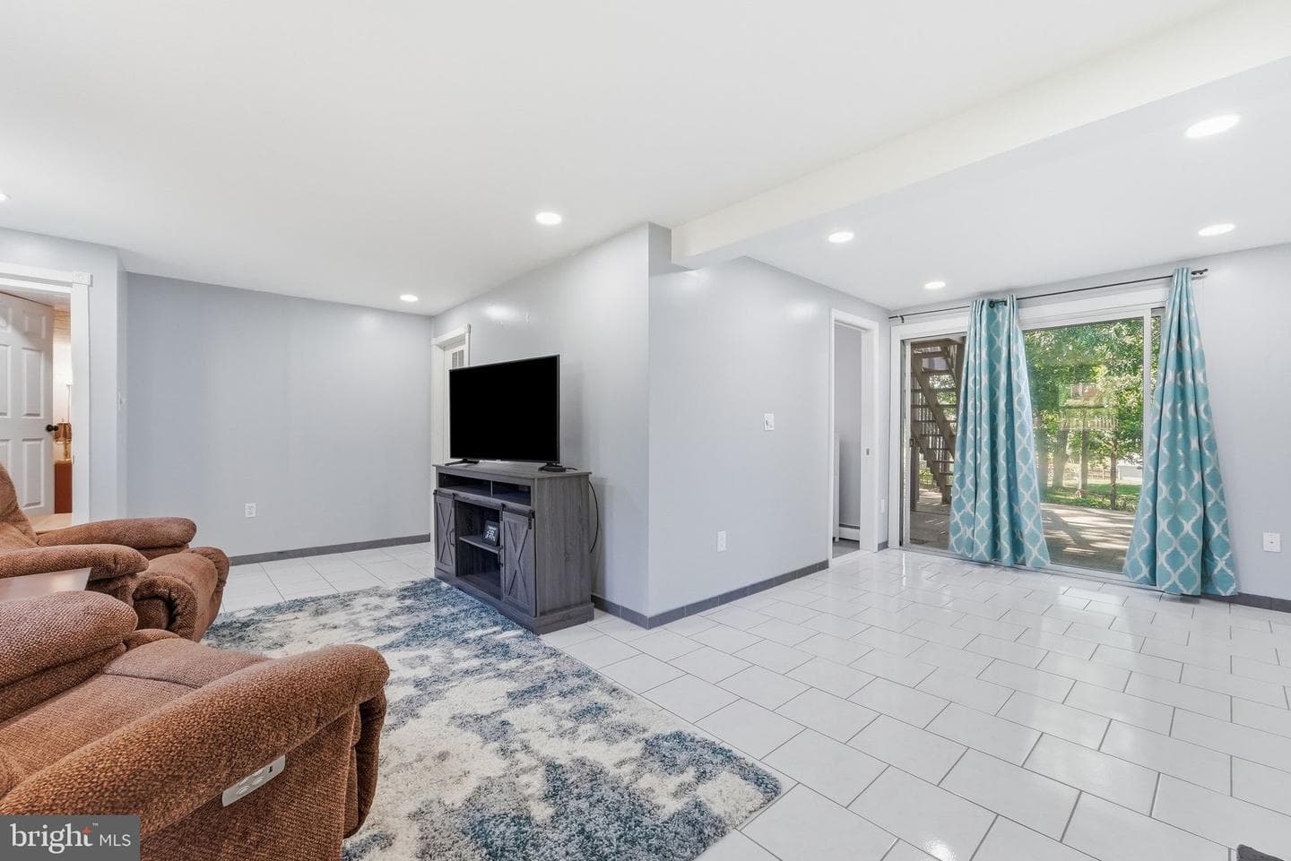 2208 Emporia Street photo 29